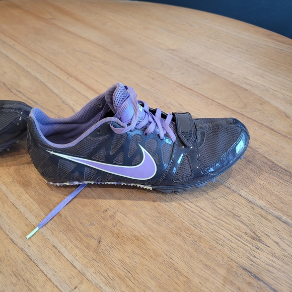 Nike Black and Purple Athletic Shoes for Sports - Picture 6 of 10